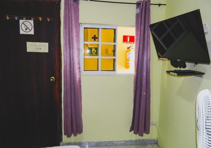 חדר אקונומי, Hostel Stingray