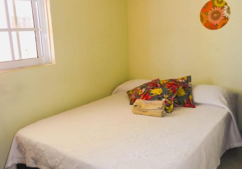 חדר אקונומי, Hostel Stingray