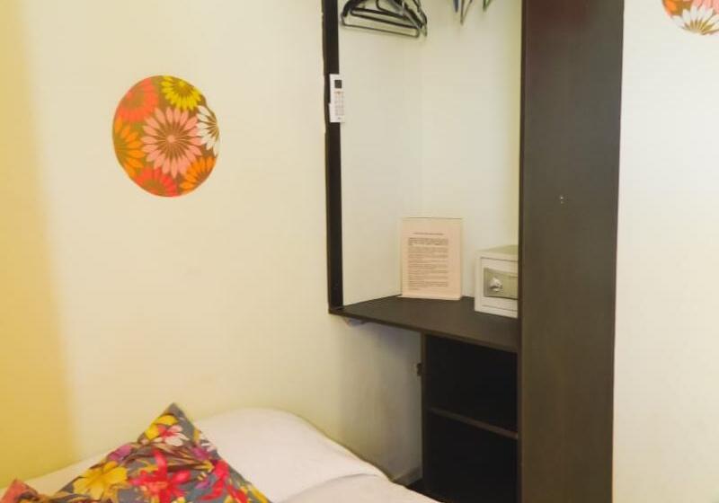 اتاق اکونومی, Hostel Stingray