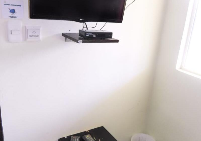 חדר אקונומי, Hostel Stingray