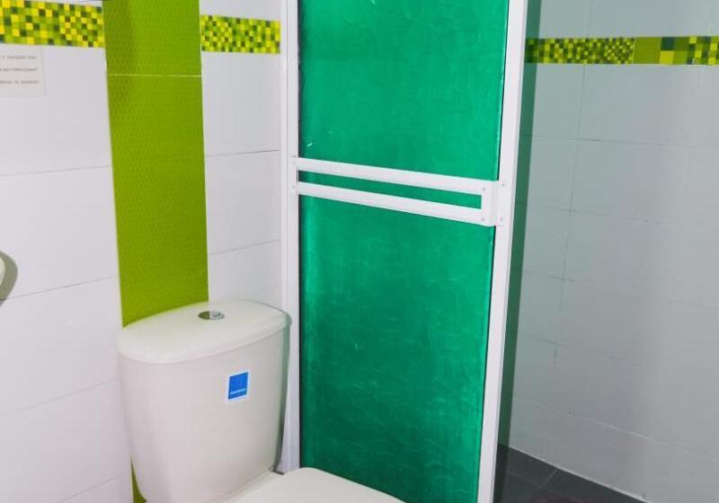 חדר אקונומי, Hostel Stingray