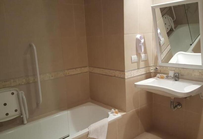 غرفة قياسية لذوى الاحتياجات الخاصة, Howard Johnson Hotel Piedras Moras