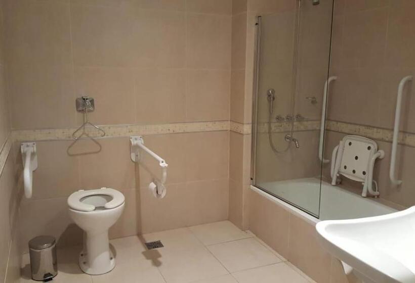 غرفة قياسية لذوى الاحتياجات الخاصة, Howard Johnson Hotel Piedras Moras