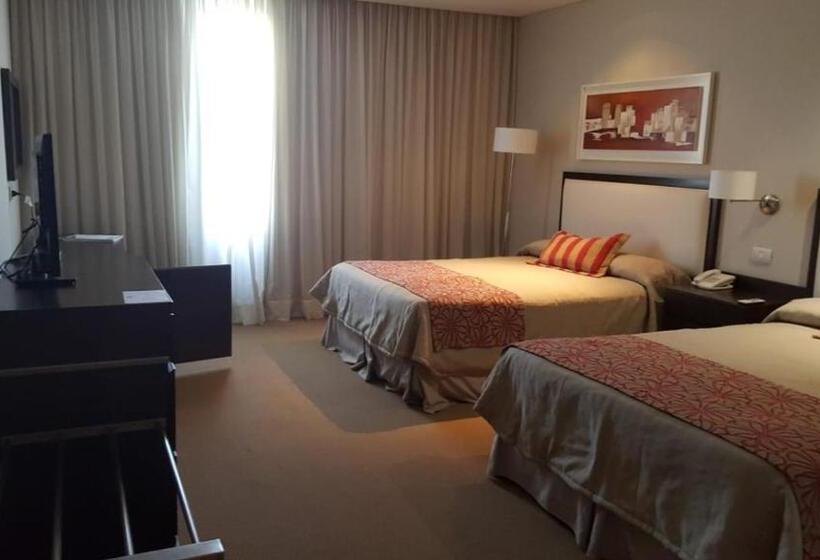 غرفة قياسية لذوى الاحتياجات الخاصة, Howard Johnson Hotel Piedras Moras