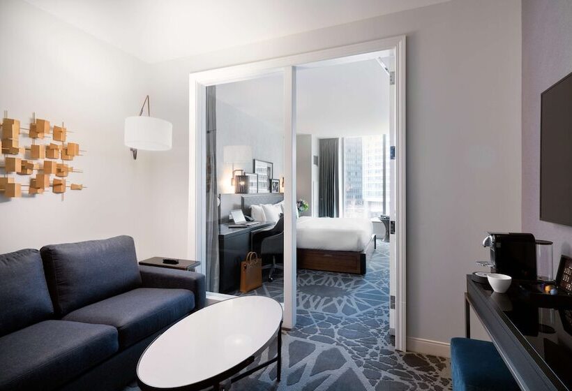 장애인을 위한 스위트, Londonhouse Chicago Curio Collection By Hilton