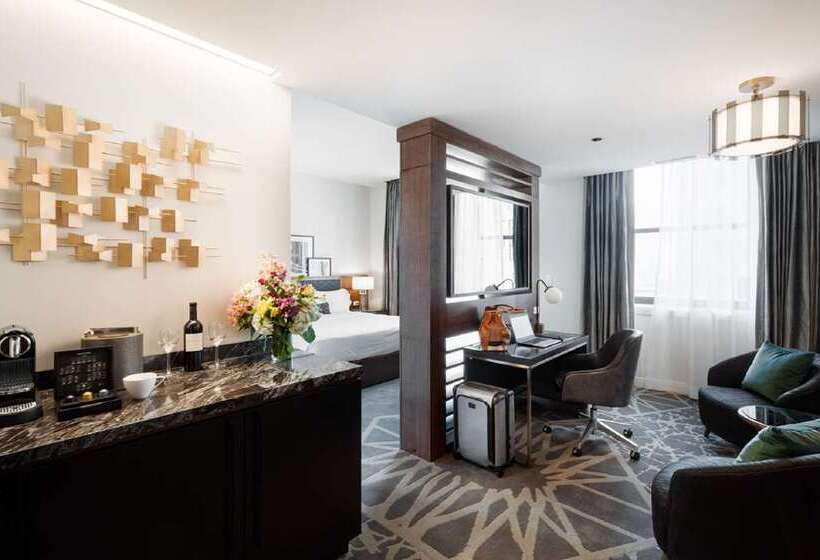 스탠다드 스튜디오 킹침대, Londonhouse Chicago Curio Collection By Hilton