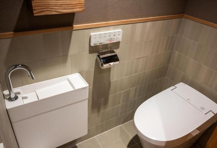 جناح جونيور, Mikuniya