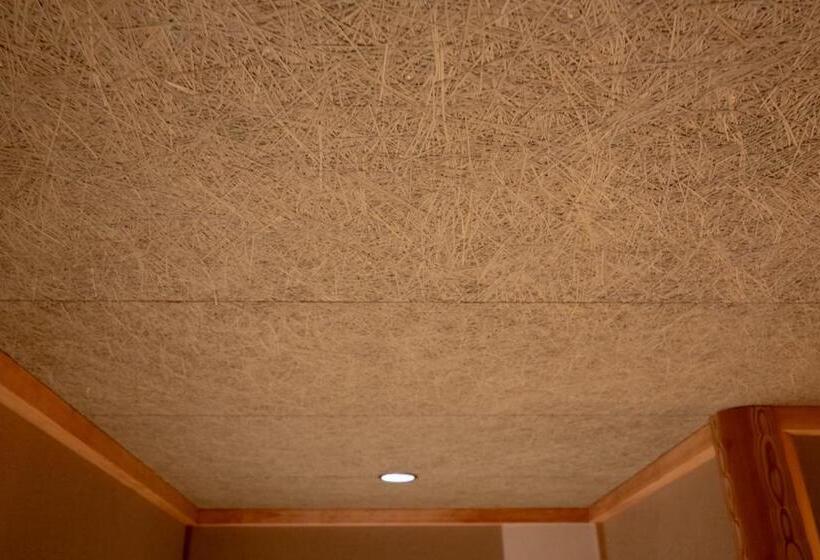 جناح جونيور, Mikuniya