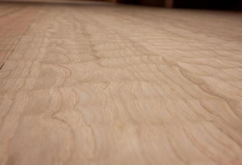 جناح جونيور, Mikuniya