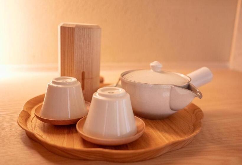 Полулюкс, Mikuniya