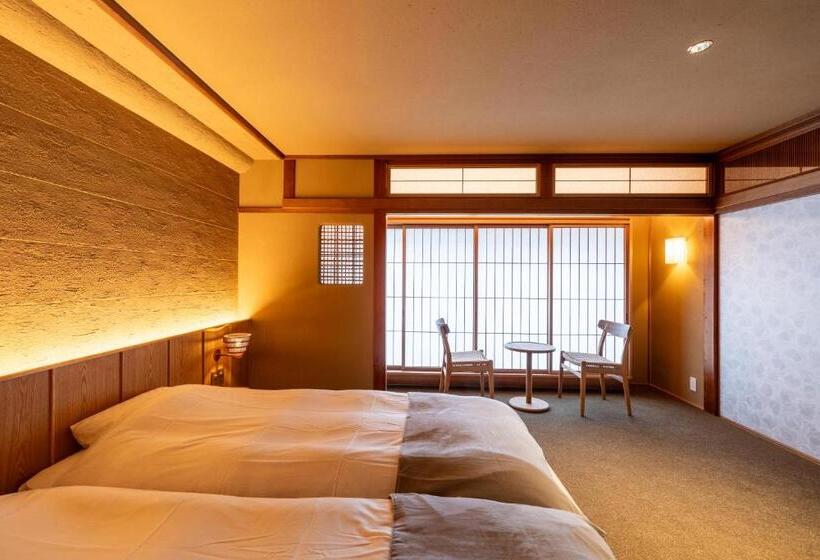 جناح جونيور, Mikuniya