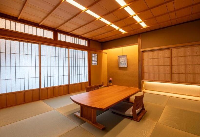 جناح جونيور, Mikuniya