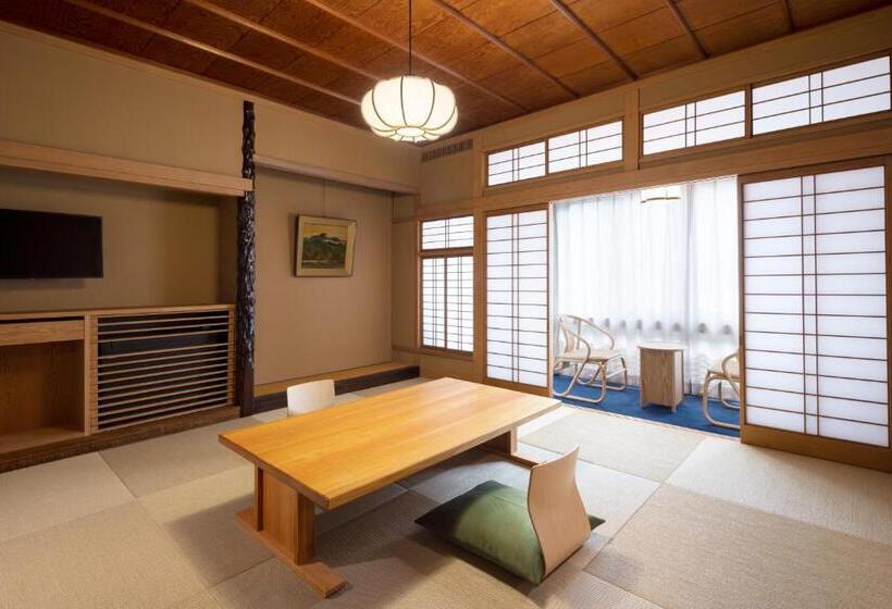 غرفة قياسية حمام مشترك, Mikuniya