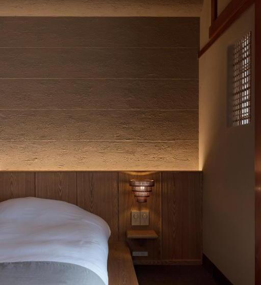 جناح جونيور, Mikuniya