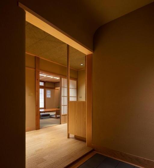 주니어 스위트, Mikuniya