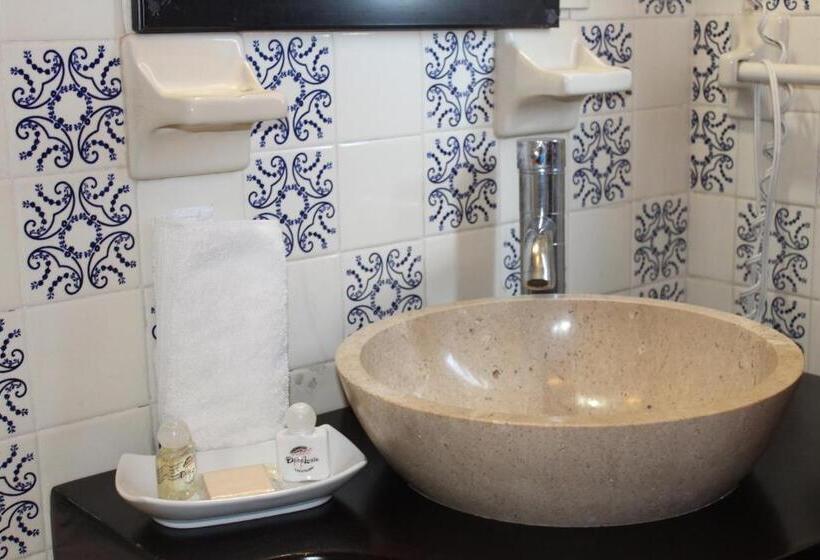 غرفة قياسية ثلاثية, Posada Doña Lala