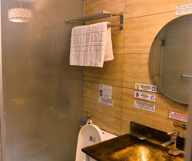 غرفة عائلية, Shervinton Executive Boutique