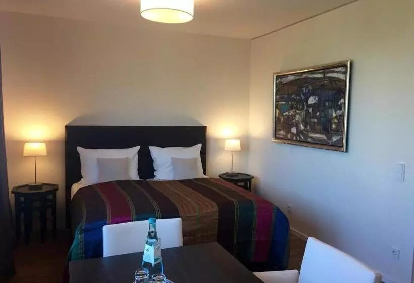 استودیوی لوکس, Stay! Hotel Boardinghouse