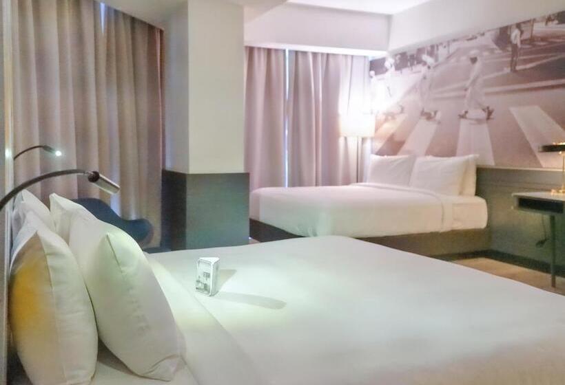 اتاق خانوادگی, The Kuala Lumpur Journal