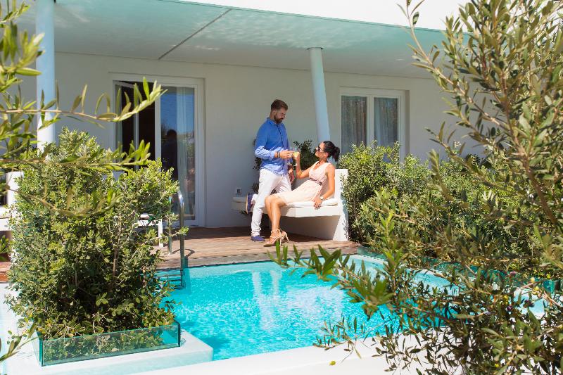 اتاق پرمیوم, The Kuala Lumpur Journal