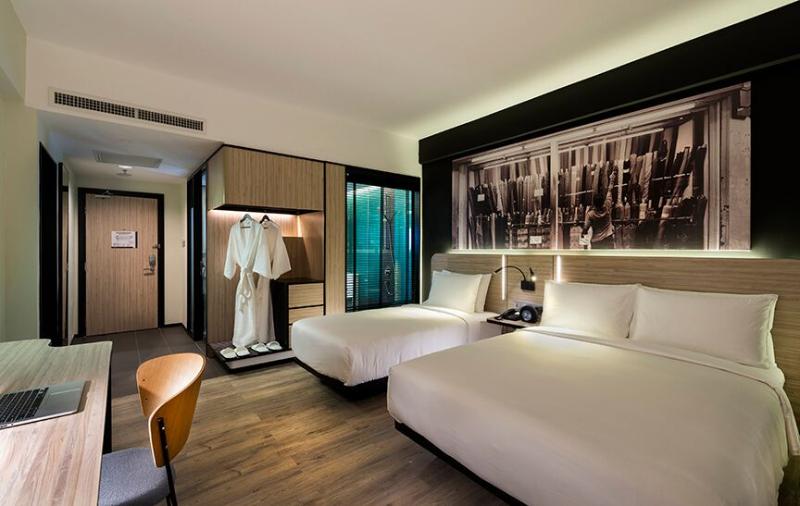 اتاق لوکس سه تخته, The Kuala Lumpur Journal