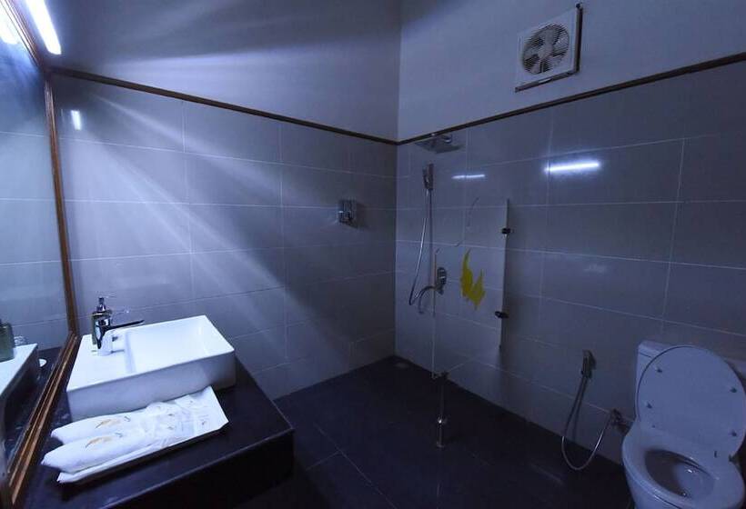 اتاق لوکس, Keinnara Loikaw