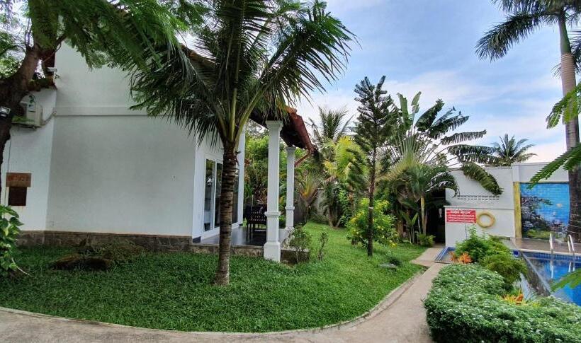 خانه یا کلبه ی ییلاقی با نمای استخر, Terrace Resort