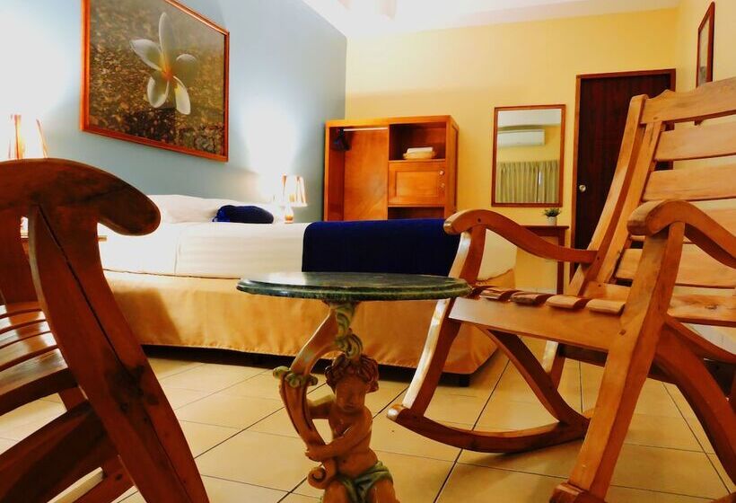 سوییت, Xolotlán Hostel