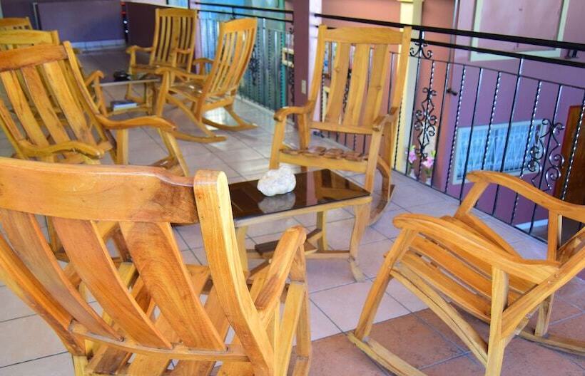 سوییت, Xolotlán Hostel