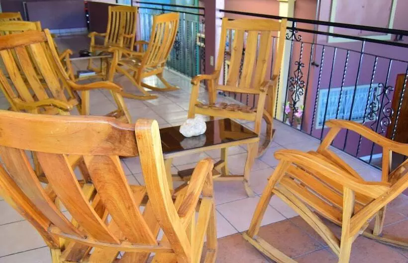 سوییت, Xolotlán   Hostel