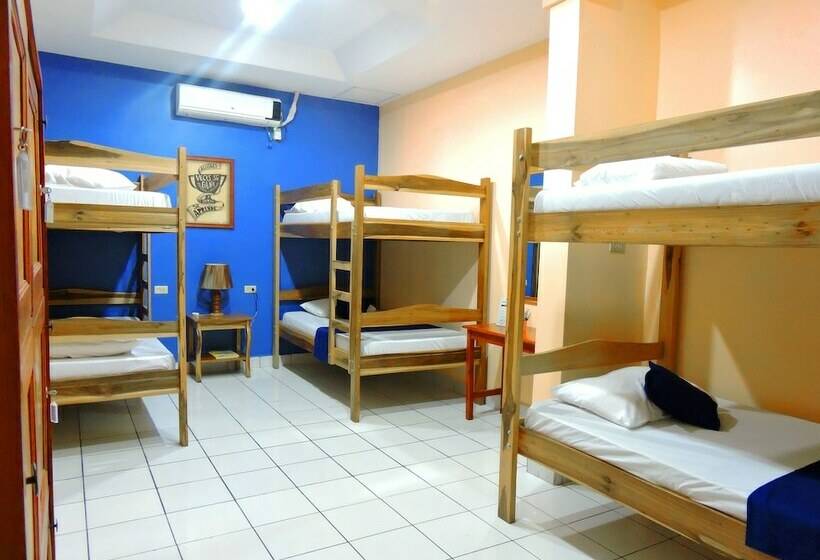 تختخواب در اتاق مشترک, Xolotlán Hostel