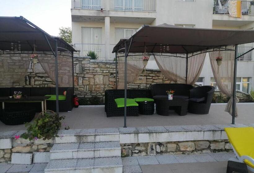 Appartement 1 Chambre Vue Mer, апартамент с изглед към морето и външен басейн