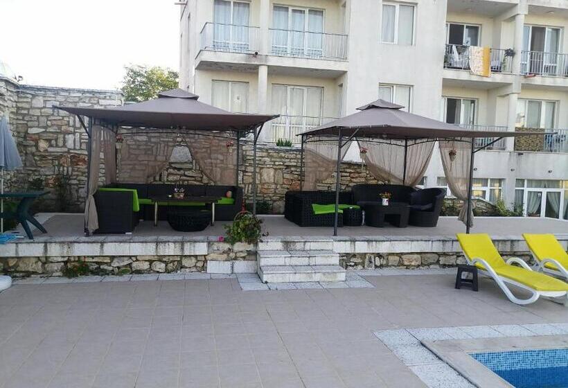 Апартаменты 1 Спальня Вид на Море, апартамент с изглед към морето и външен басейн