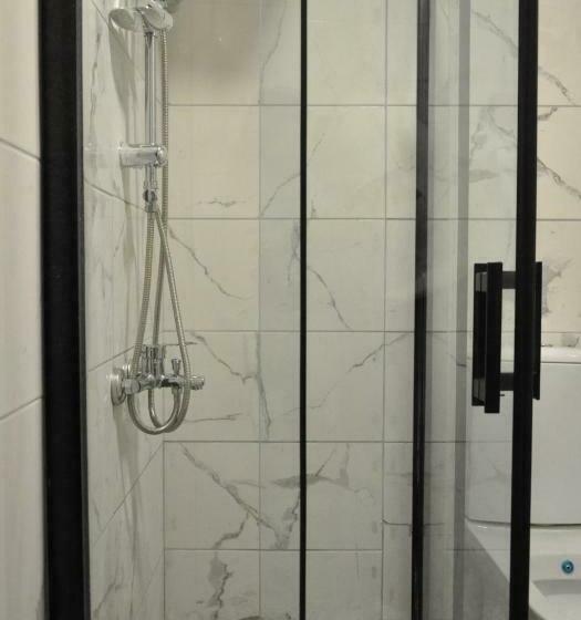 جناح جونيور, Golden Door