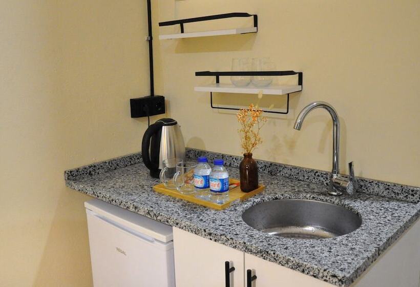 جناح رئاسى, Golden Door