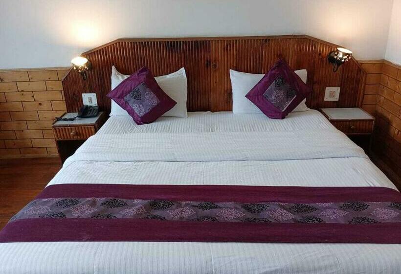 Quarto Triplo Clássico, Oyo 81182  Bhamat