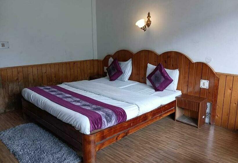 Quarto Triplo Clássico, Oyo 81182  Bhamat