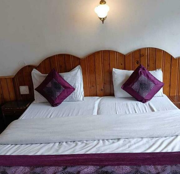 Quarto Triplo Clássico, Oyo 81182  Bhamat