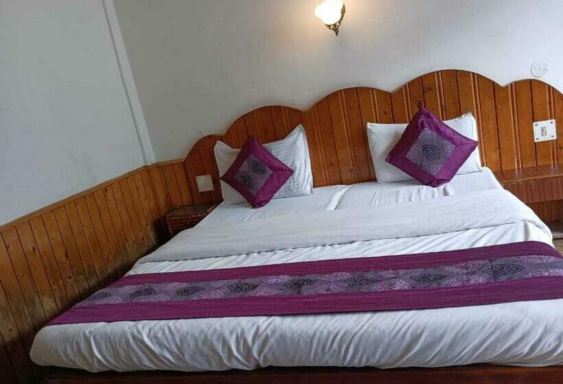 Quarto Triplo Clássico, Oyo 81182  Bhamat