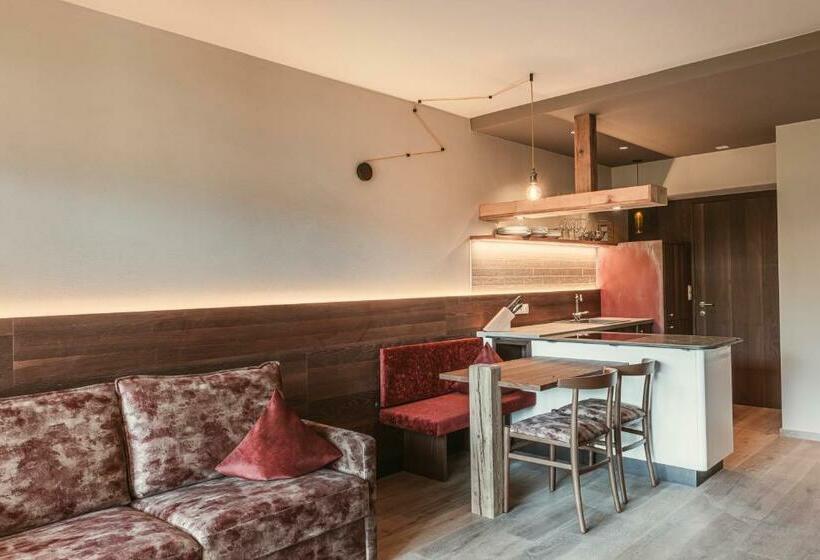 Апартаменты 1 Спальня с Видом, Hosler