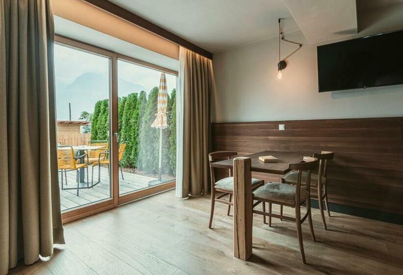 شقة غرفة واحدة مزودة بتراس, Hosler