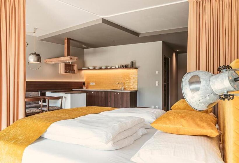 شقة غرفة واحدة مزودة بتراس, Hosler