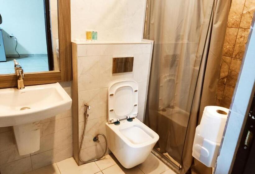 سوییت جونیور, Golden Plaza