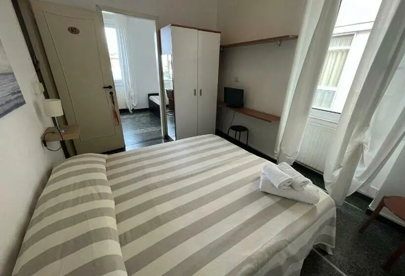 اتاق خانوادگی, Piccolo Hotel Di Lavagna