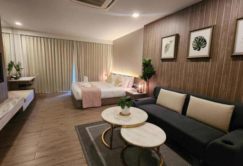 带阳台的豪华间, Alaita Boutique Phuket