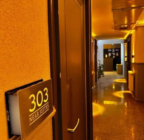 スタンダードルーム, Near Suites