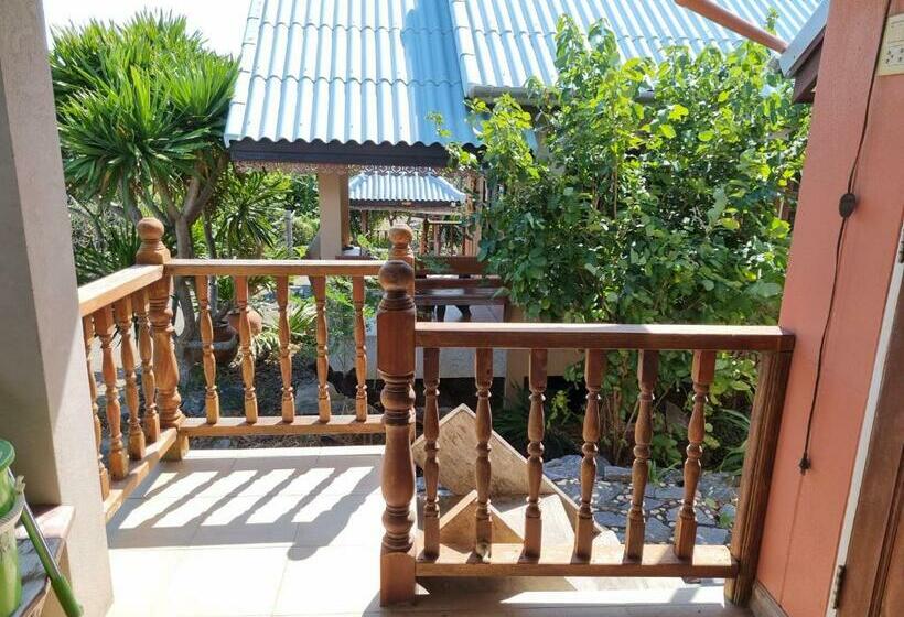 غرفة قياسية رباعية مطلة على البحر, Hello Sichang Bungalow