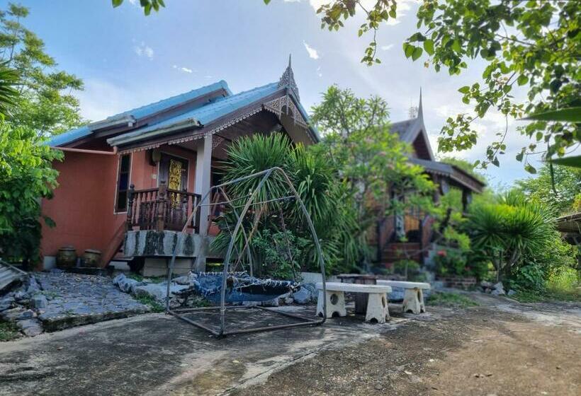 غرفة قياسية رباعية مطلة على البحر, Hello Sichang Bungalow