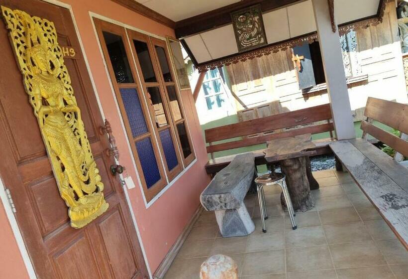 غرفة قياسية رباعية مطلة على البحر, Hello Sichang Bungalow