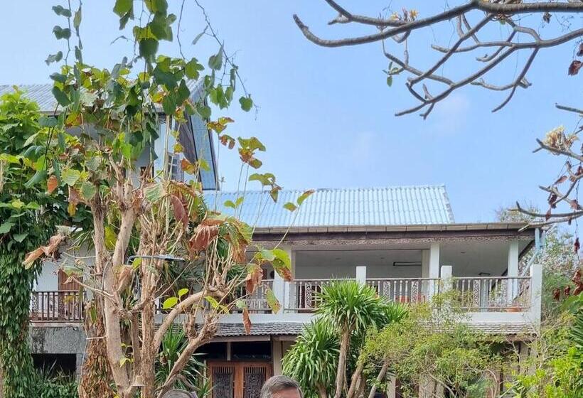 غرفة قياسية رباعية مطلة على البحر, Hello Sichang Bungalow